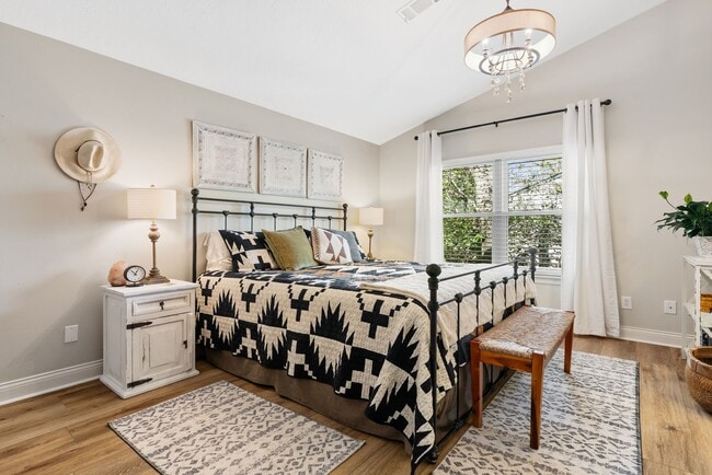 Building Photo - 115 E Pathfinders Cir