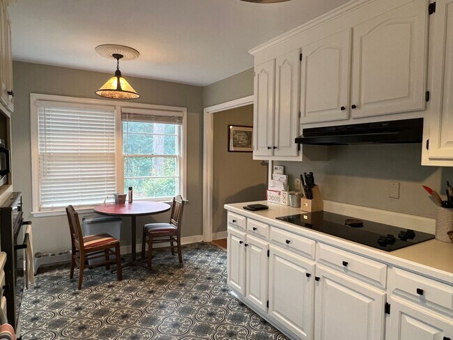 Building Photo - Cute Home in Midtown