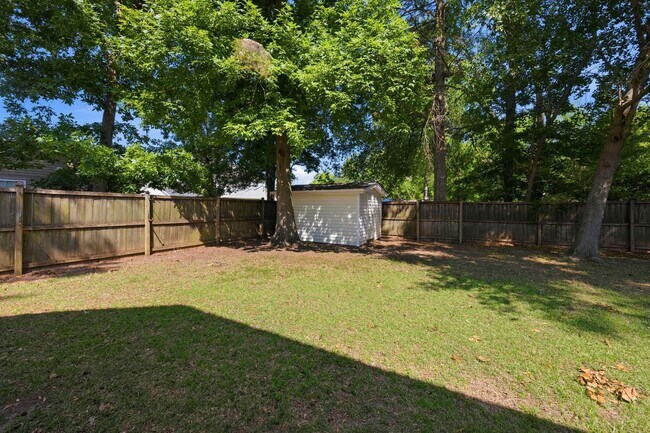 Building Photo - Comfortable 3BR Ranch with 2-Car Garage in Northwoods Pointe
