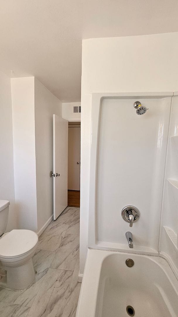 Building Photo - 4bed 2 bath