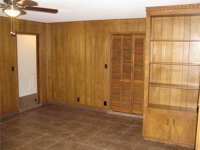 Building Photo - 6509 Skycrest Dr