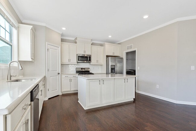 Building Photo - Great corner lot in Austin Creek with Fenced in Yard!