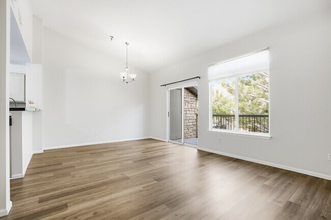 Building Photo - Two Bedroom Condo - Community Pool - Low Deposit - Move In Special