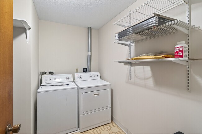 Building Photo - 14388 Fairway Dr