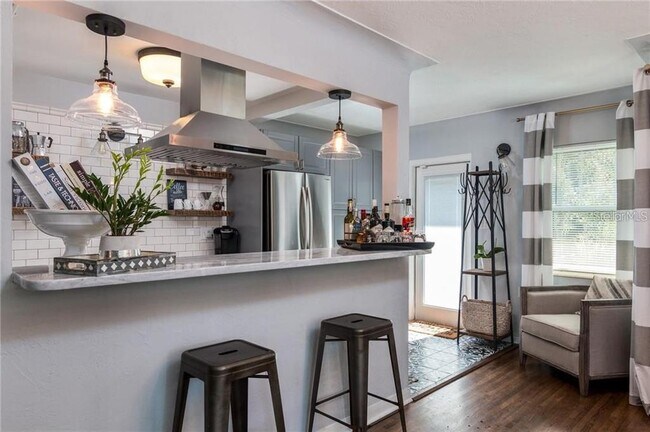 Building Photo - 1400 Locust St NE