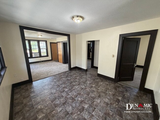 Building Photo - Upper Level 2 Bedroom, 1 Bathroom Duplex - Tenant Pays ALL Utilities