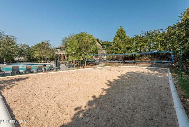 Building Photo - 1121 Tree Top Way