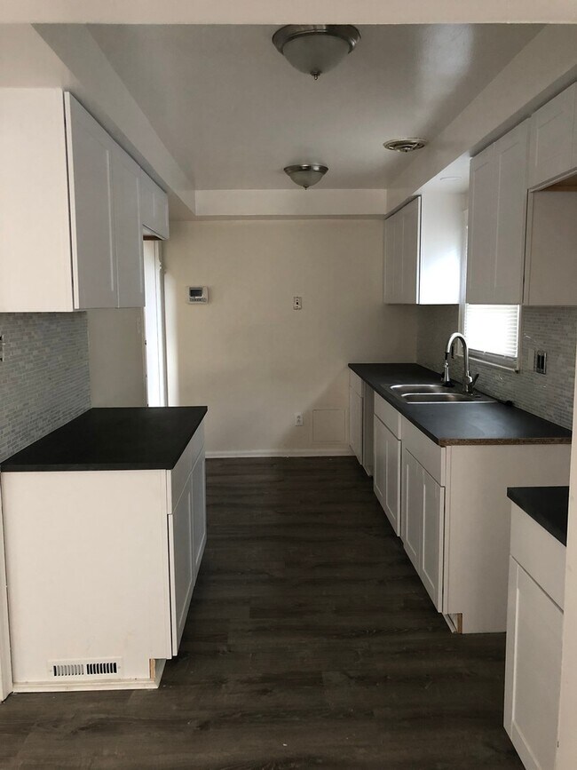 Building Photo - 3 bedroom - 1 bath - Warrendale - $1300