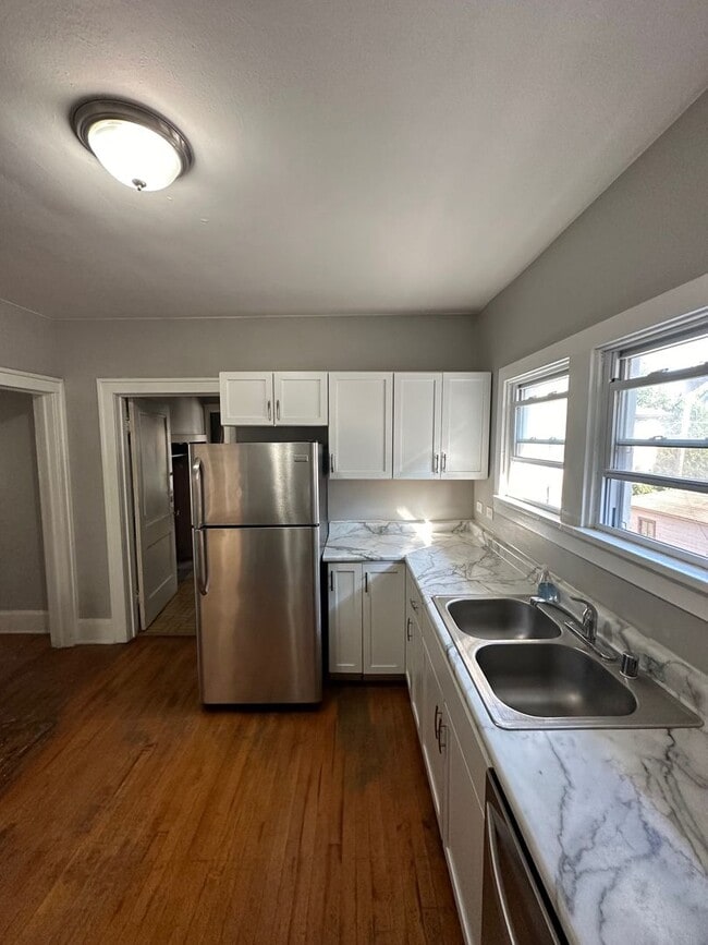 Building Photo - 4 Bedroom Near UWM Campus