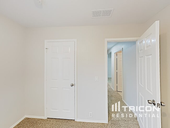 Building Photo - 125 Bison Meadow Dr