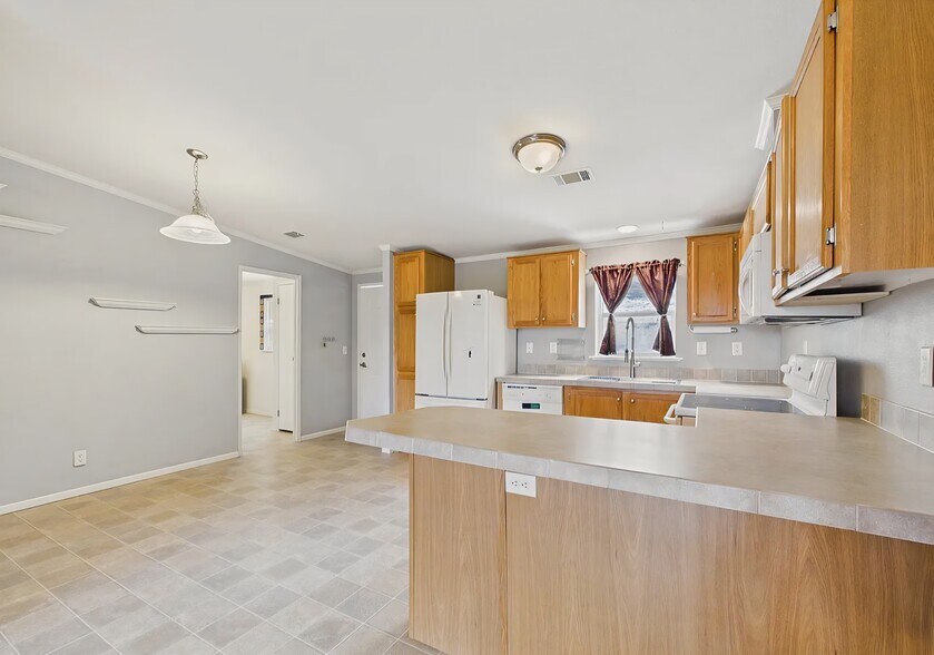Building Photo - 111 Honeydew Ln