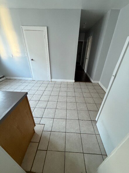 Building Photo - 78 Sterling St