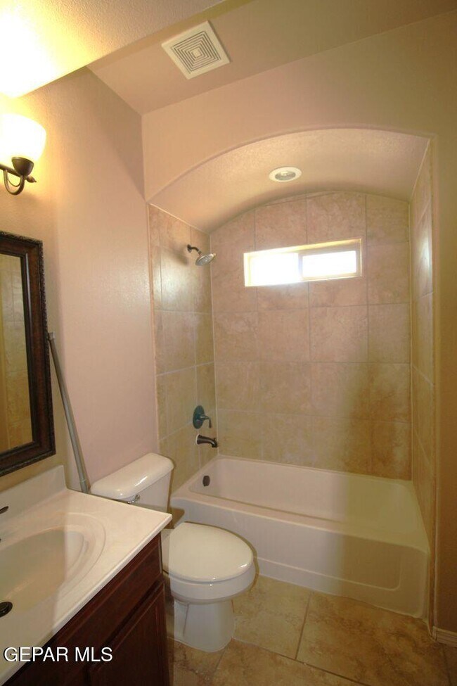 Building Photo - 3900 Loma Cortez Dr