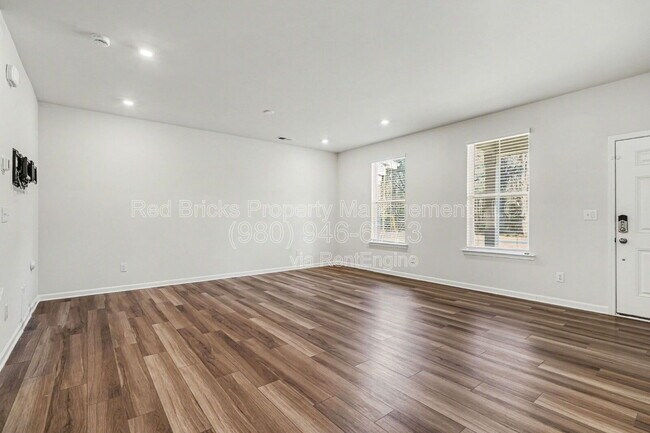 Building Photo - 7718 Nelson Rd