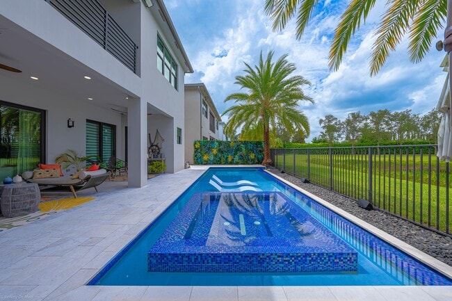 Building Photo - 17119 Aquavera Way