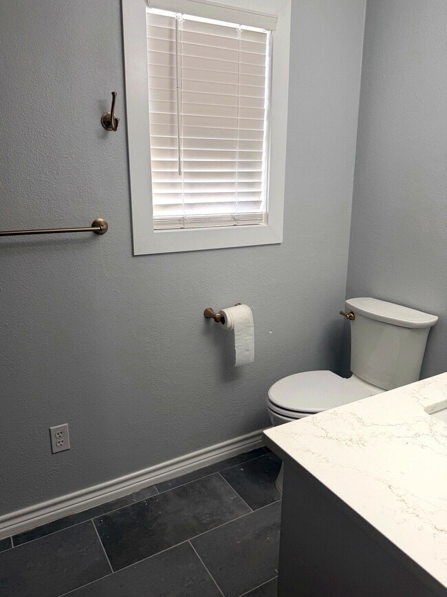 Building Photo - Beautiful 2 story home in an established neighborhood in Bryan, TX