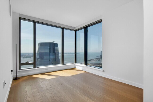 Building Photo - 99 Hudson St
