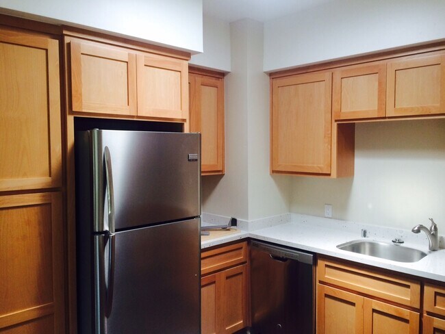 Building Photo - Updated 2 Bedroom, 1.5 Bathroom with Indoo...