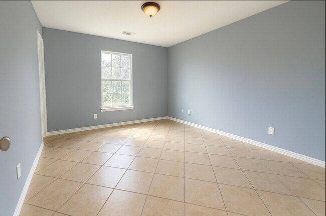 Building Photo - 1040 Darst Rd