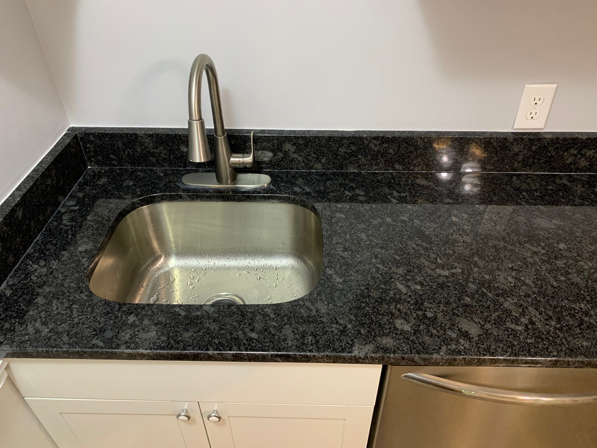 Building Photo - 13 Forest Ave