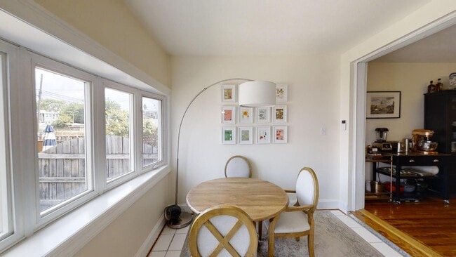 Building Photo - 1718 D St SE