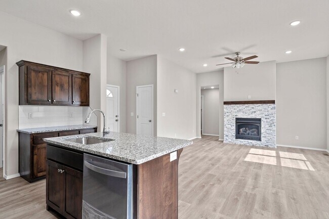 Building Photo - LEASING