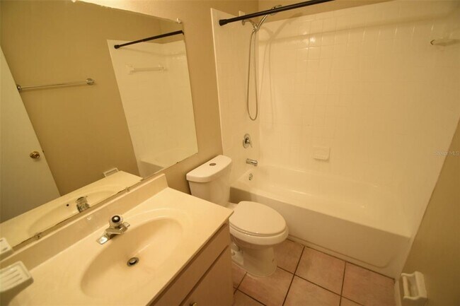 Building Photo - 1204 Honeytree Ln W