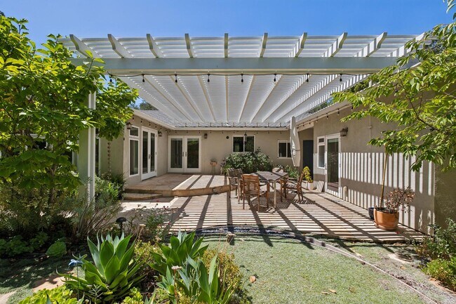 Building Photo - Beautiful Ranch Home with Bonus Room & Detached ADU | Minutes to Downtown