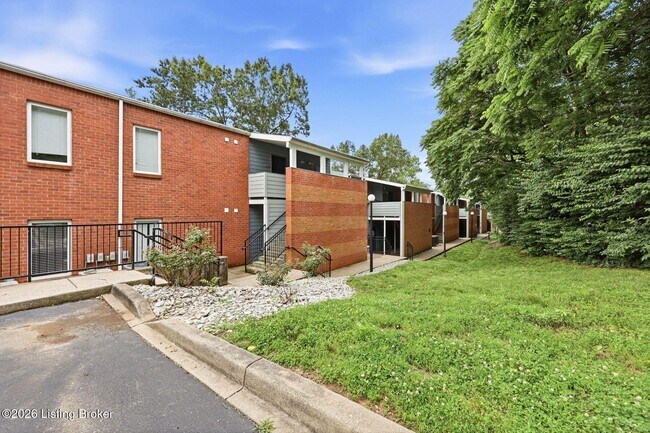 Building Photo - 2745 Grinstead Dr