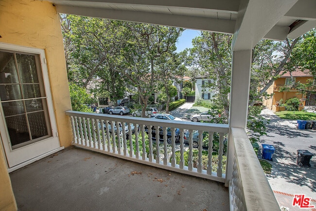 Building Photo - 244 S Mansfield Ave