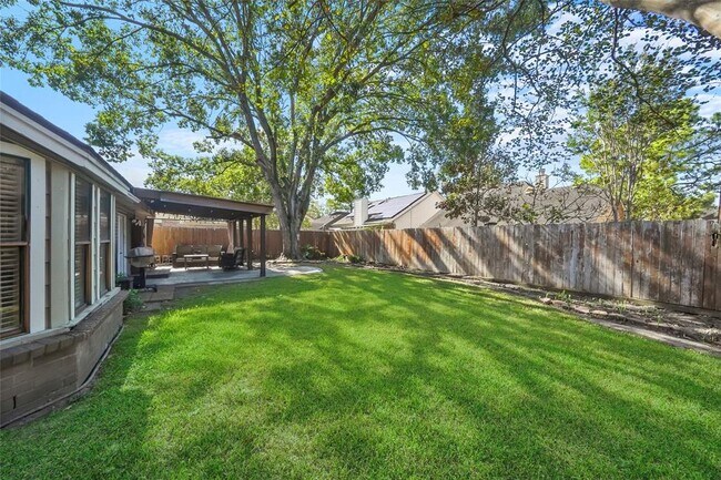 Building Photo - 10035 Red Wolf Ln