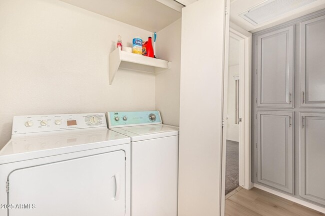 Building Photo - 461 W Holmes Ave