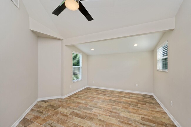 Building Photo - 502 3rd Ave