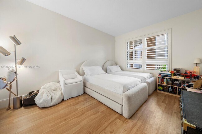 Building Photo - 717 Crandon Blvd