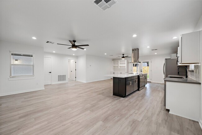 Building Photo - 5703 De Milo Dr