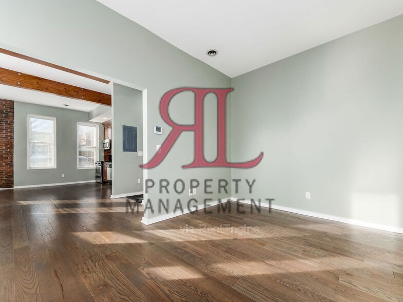 Building Photo - 1131 N High St