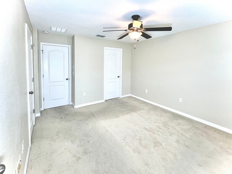 Building Photo - 4167 Shade Tree Ln