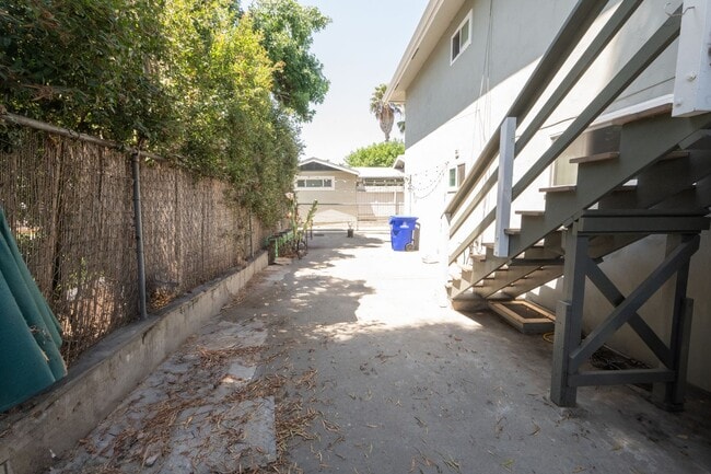 Building Photo - 4646-48 Louisiana St