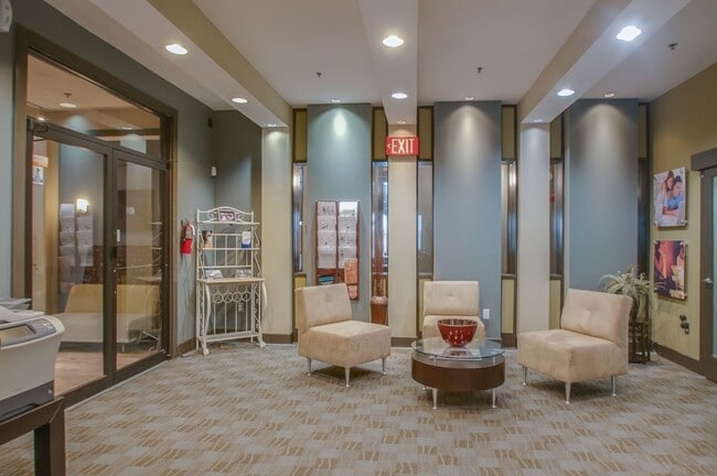 Building Photo - Awesome 1BE/1BA unit at Bristol West End!