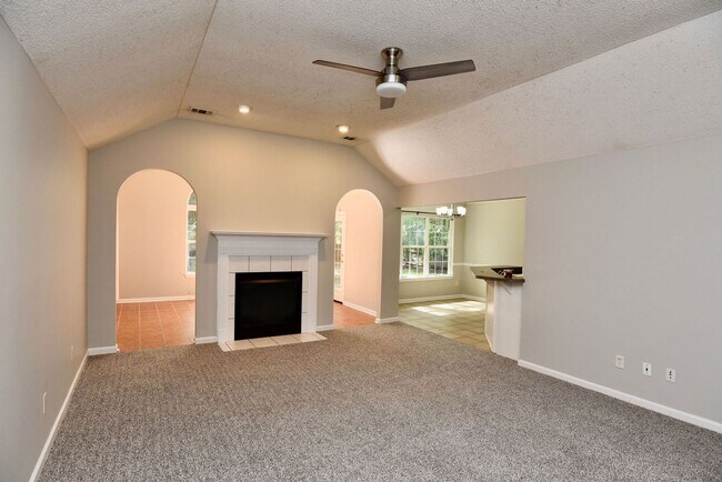 Building Photo - 121 Laurenburg Dr