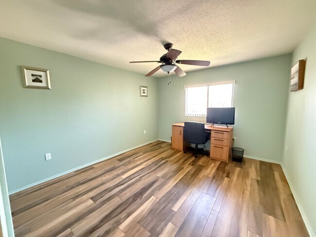 Building Photo - 2 Bedroom/2 Bathroom Available Now! 55+ An...