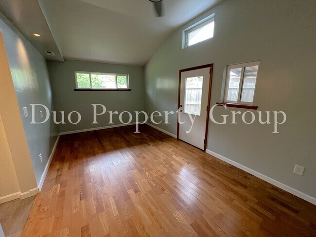 Building Photo - Edgewood South Eugene Home