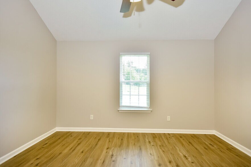 Building Photo - 535 Wildwood Dr