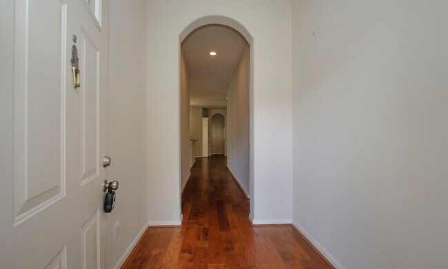 Building Photo - 15938 Cottage Ivy Cir