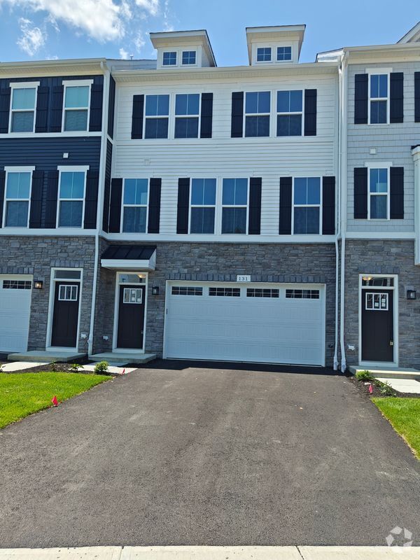 Building Photo - 131 S Durham Dr