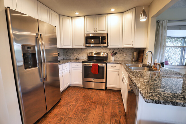 Building Photo - 4215 Pandora Rd