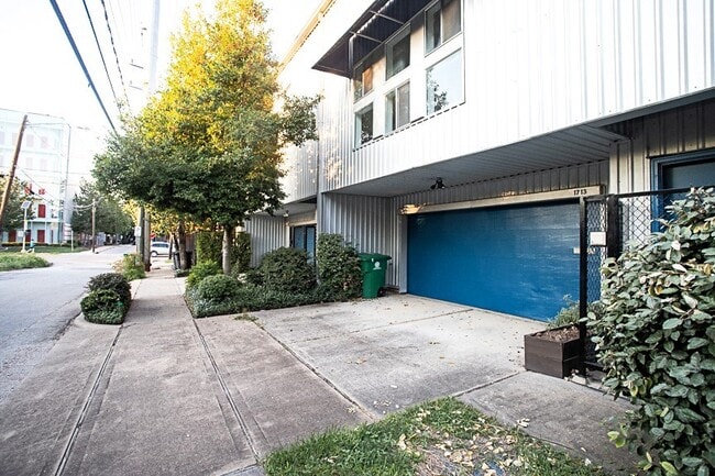 Building Photo - 1713 Gillette St