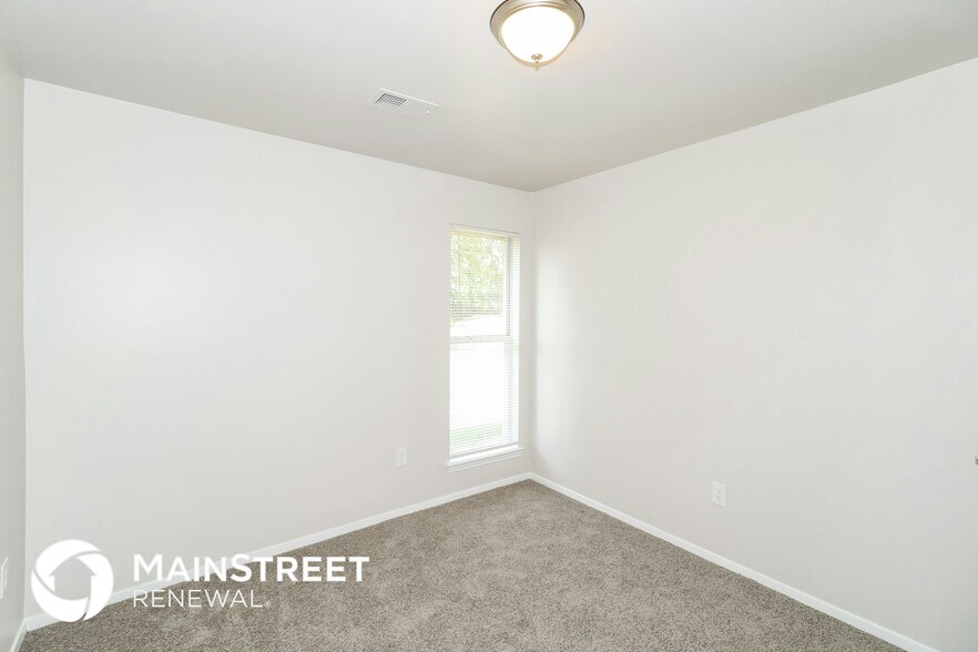 Building Photo - 10626 Oak Leaf Dr