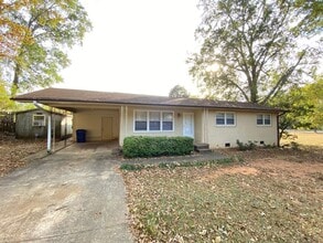 Building Photo - 18 Edwin Ave