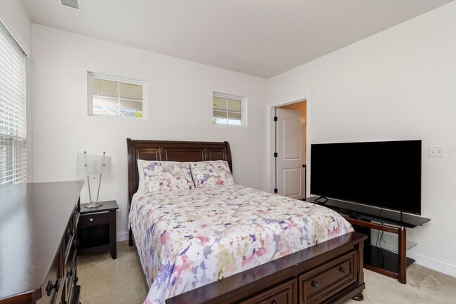 Building Photo - 5 Bedroom 3.5 bath home in Hickory Landing